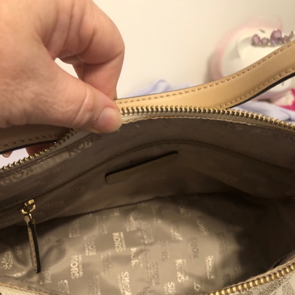 NWT. Michael Kors Jet Set Shoulder Bag - Picture 11 of 15